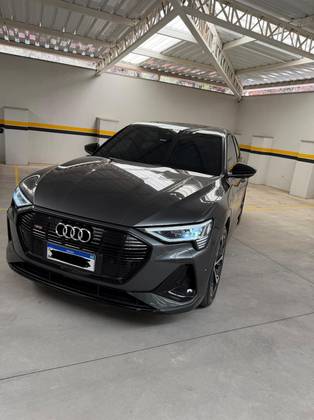 AUDI E-TRON ELÉTRICO PERFORMANCE BLACK QUATTRO